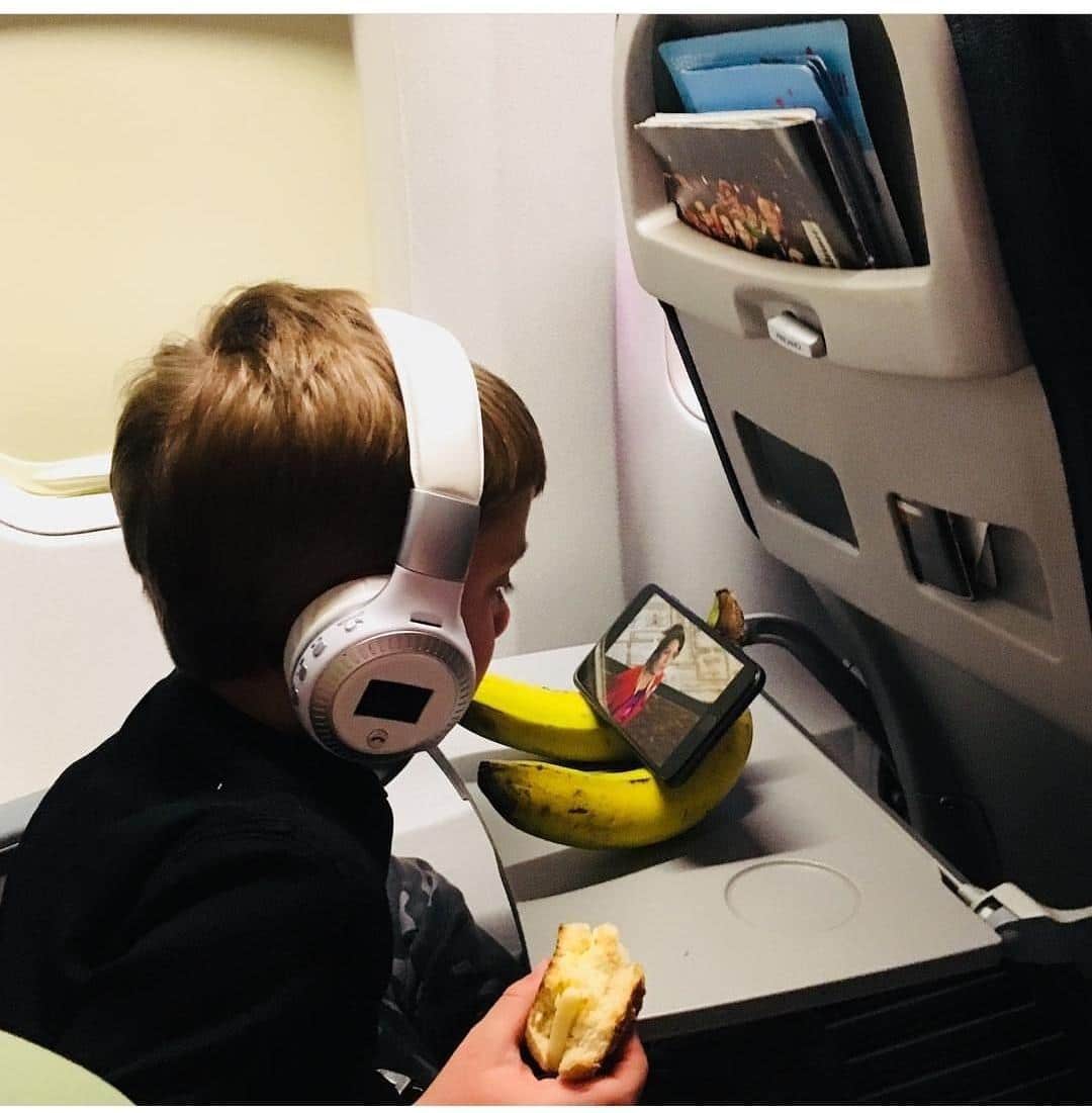 мальчик в самолете