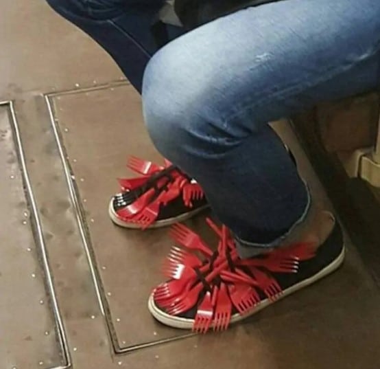 странная обувь