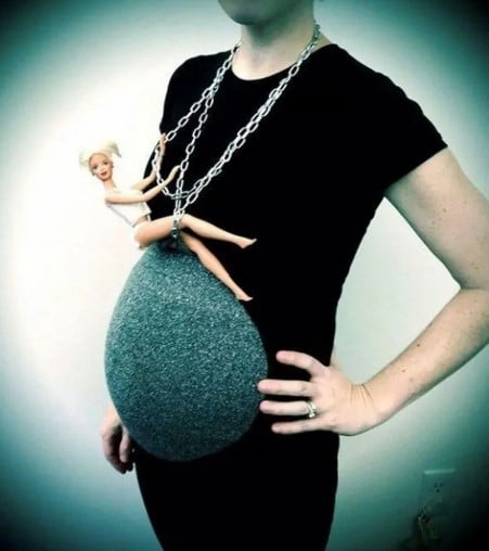 забавный костюм для беременной женщины