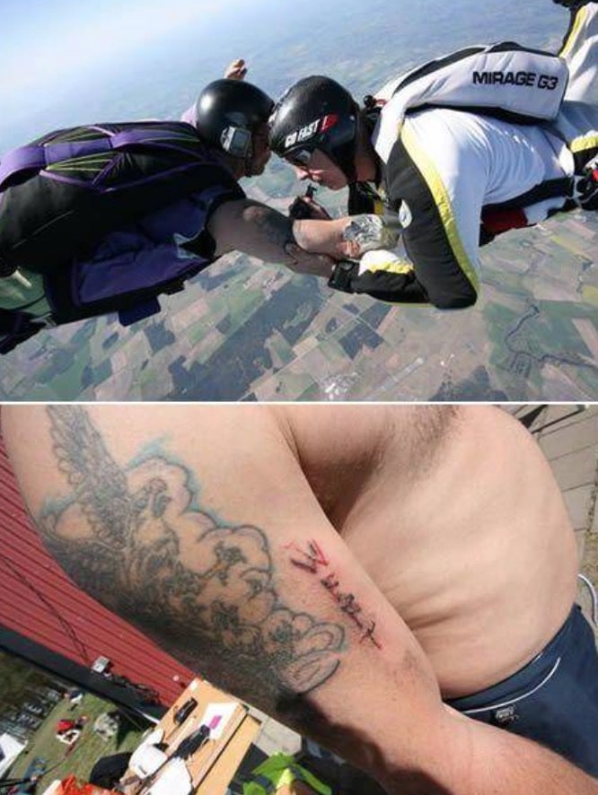 парашютист делает тату в воздухе