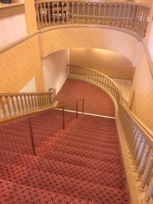 странная лестница
