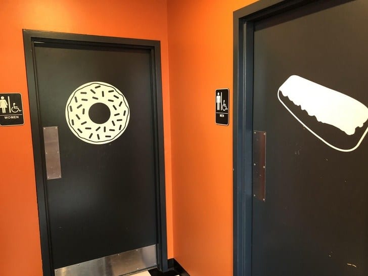 женский и мужской туалет