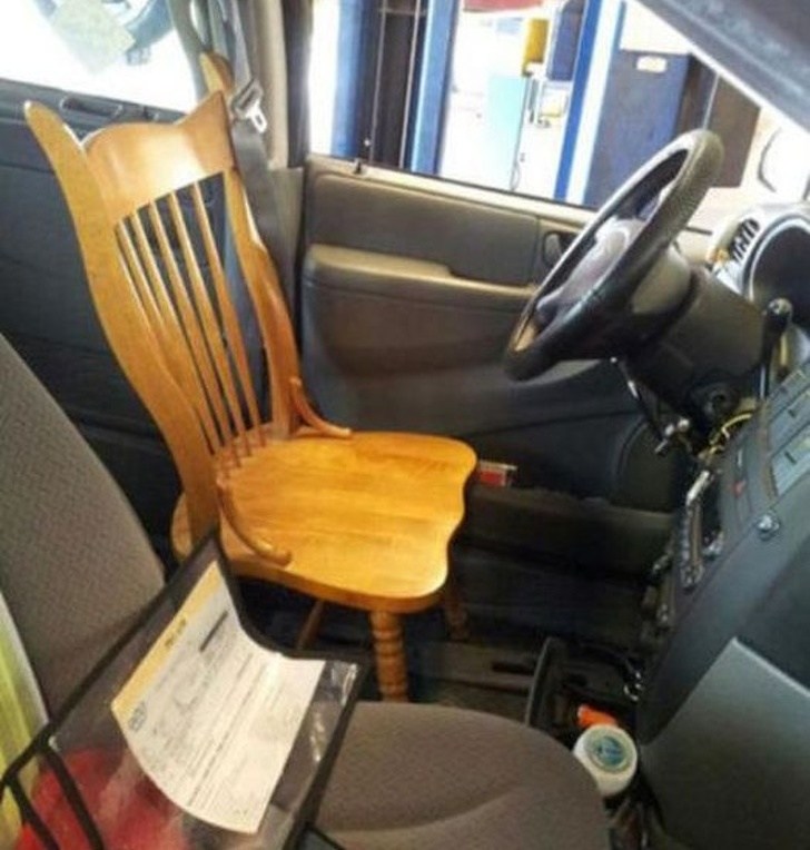 стул в машине