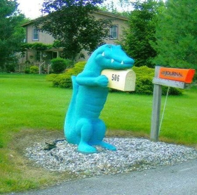 почтовый ящик в форме динозавра