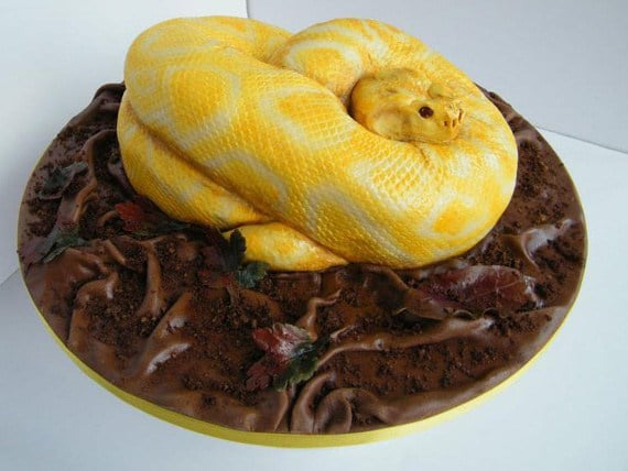 торт в форме змеи