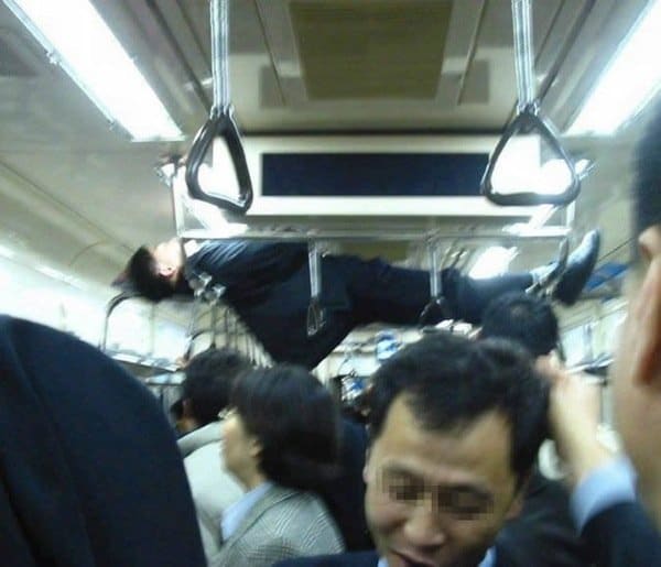 парень в метро