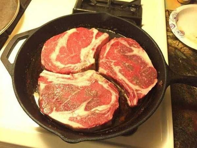 сковорода с мясом