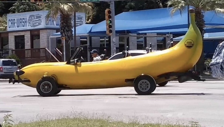 машина-банан