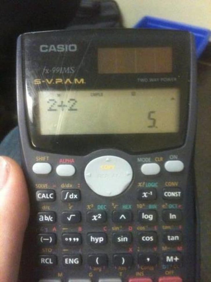 сломанный калькулятор