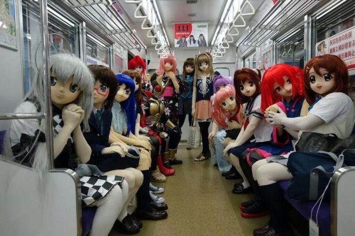 куклы в метро