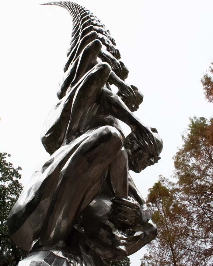 скульптура "карма" в новом орлеане