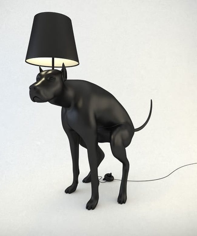 Лампа в виде собаки, делающей свои дела