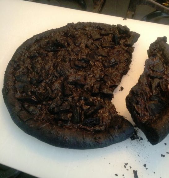 Сгоревшая пицца