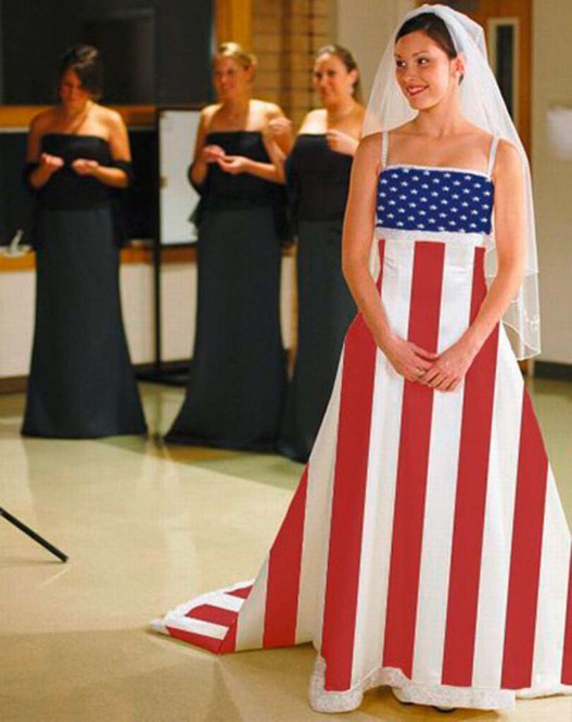 Невеста в платье цвета американского флага