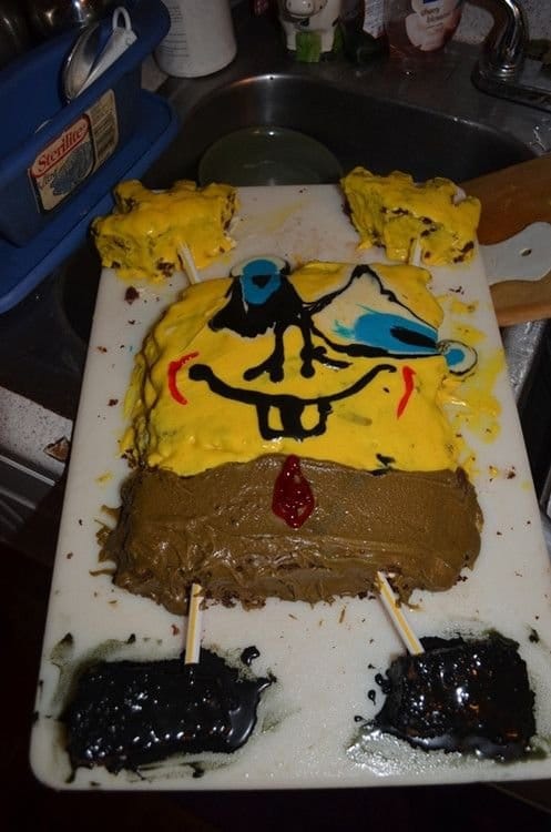 Неудавшийся торт в виде Спанч Боба