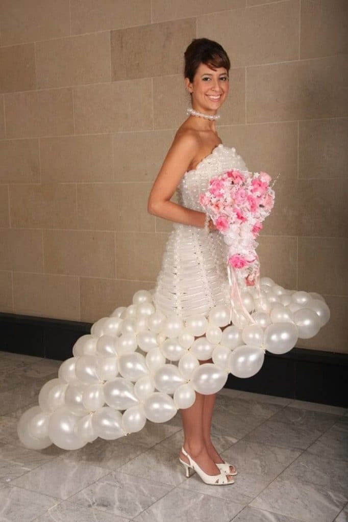 Свадебное платье из шаров