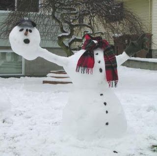 снеговик с головой в руке