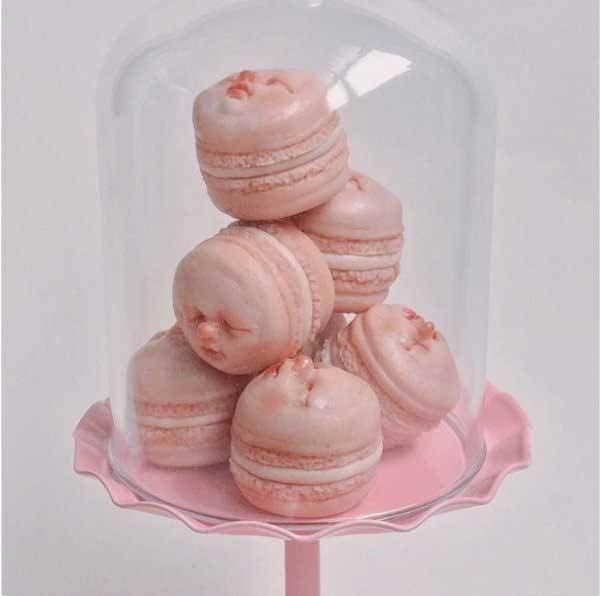 розовые пирожные с лицами