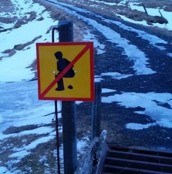Знак "ходить в туалет запрещено"