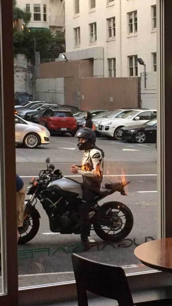 мотоциклист за окном