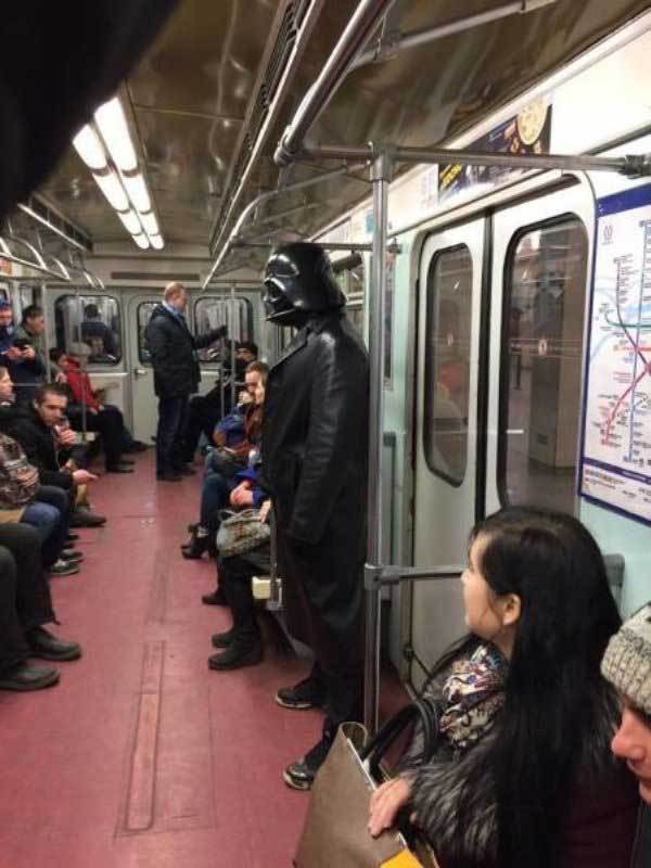 10+ странных пассажиров метро, чей внешний вид не поддается объяснению! Часть 2