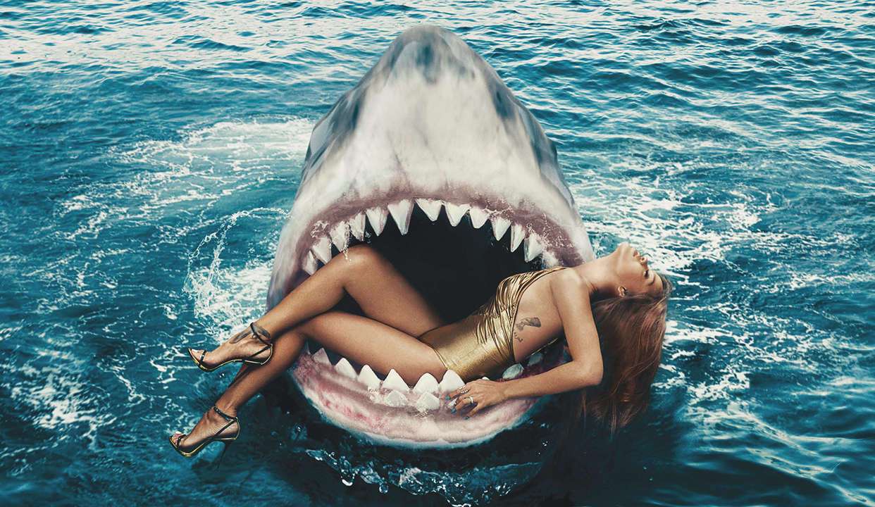 девушка в пасти у акулы
