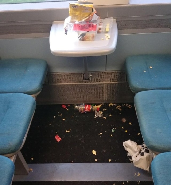 мусор в поезде