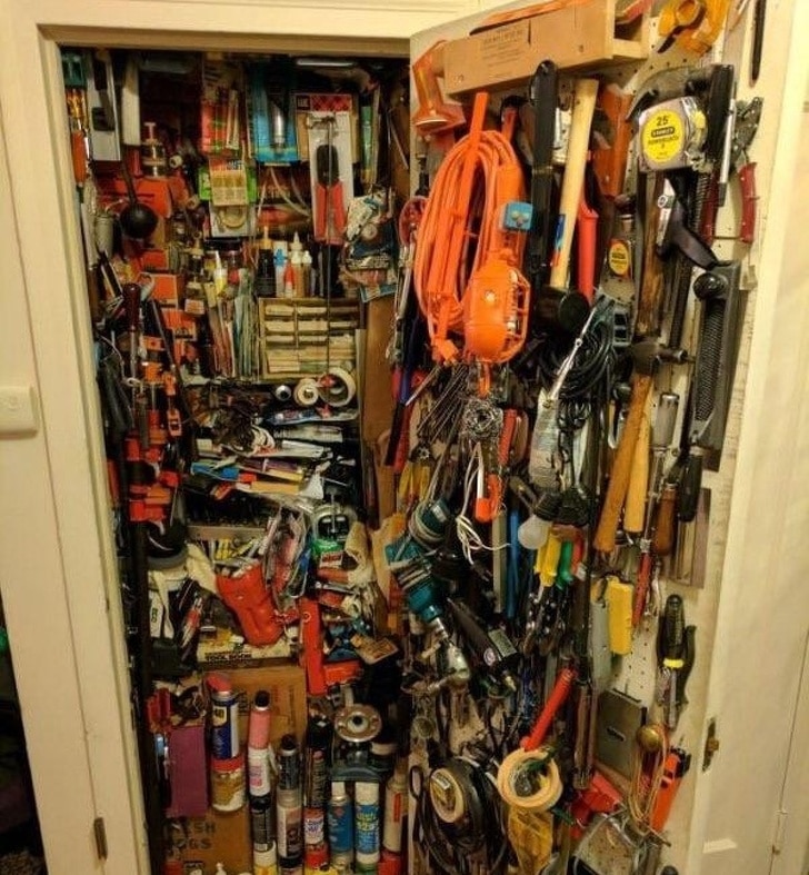 шкаф с инструментами