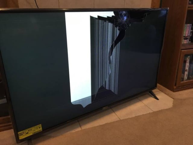 разбитый телевизор