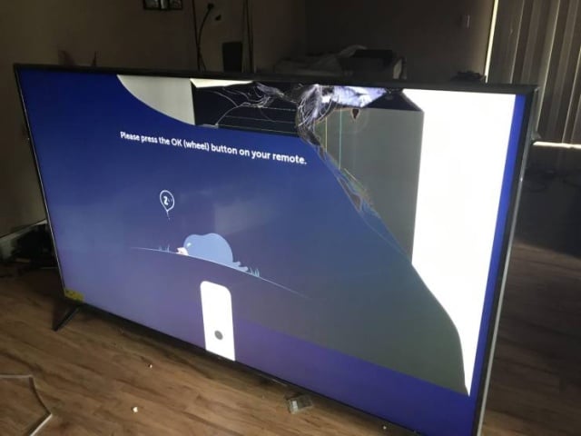 сломанный телевизор