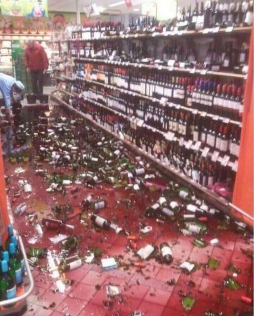 разбитые бутылки в супермаркете
