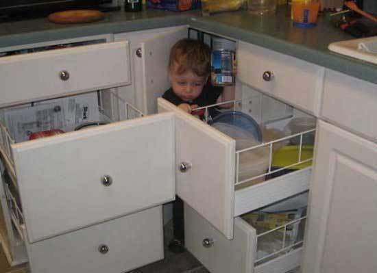 мальчик в кухне