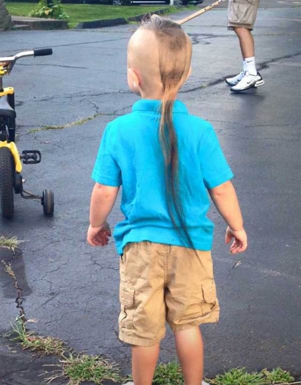 мальчик с длинными волосами