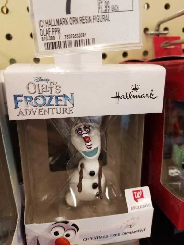 игрушечный снеговик в коробке