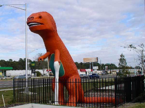 памятник динозавру