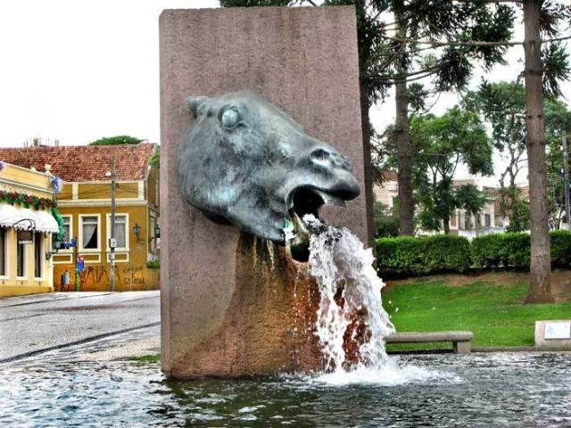 фонтан с мордой коня