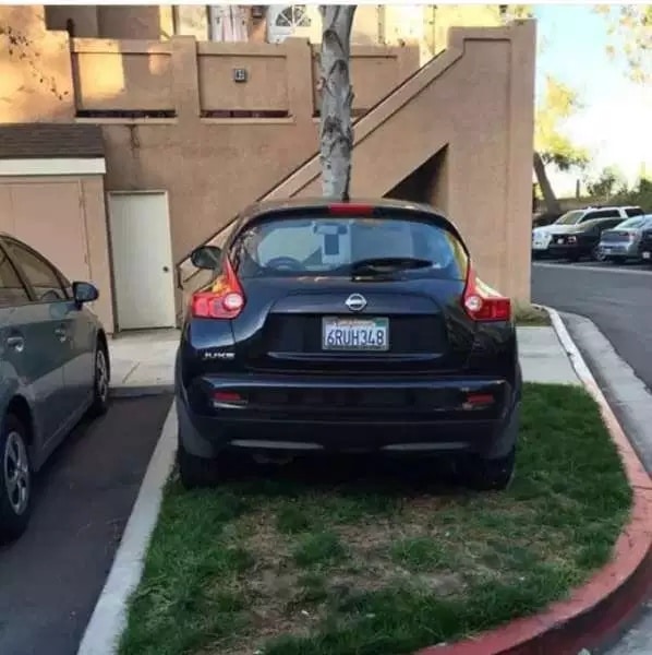 неудачная парковка машины