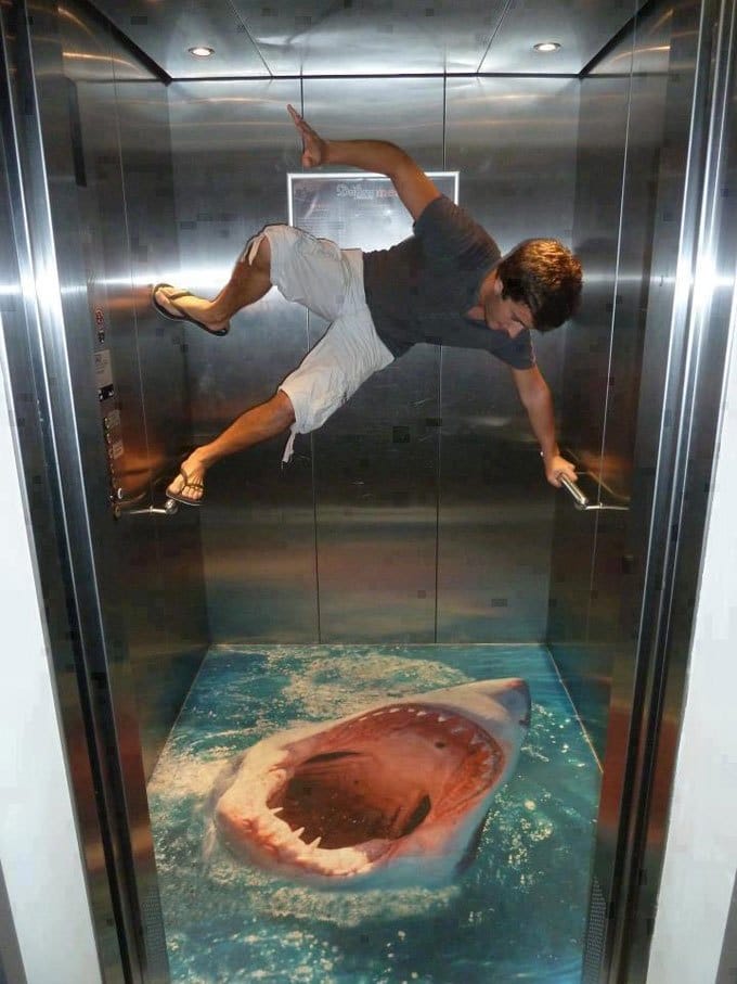 парень в лифте