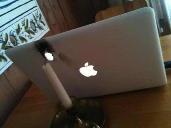 свеча подожгла ноутбук
