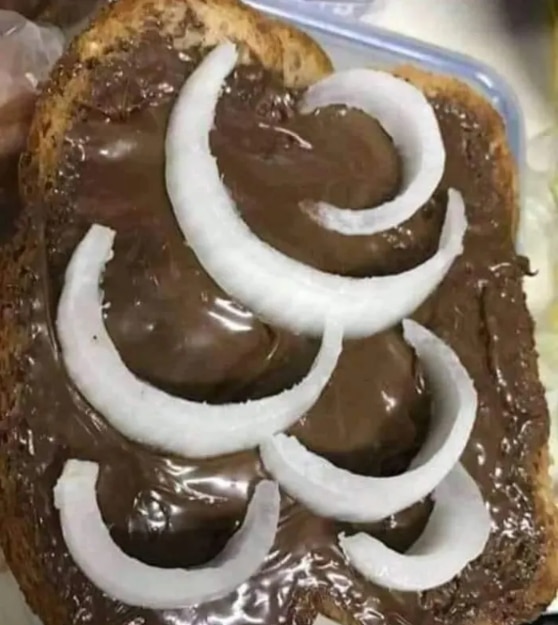 бутерброд с шоколадом и луком