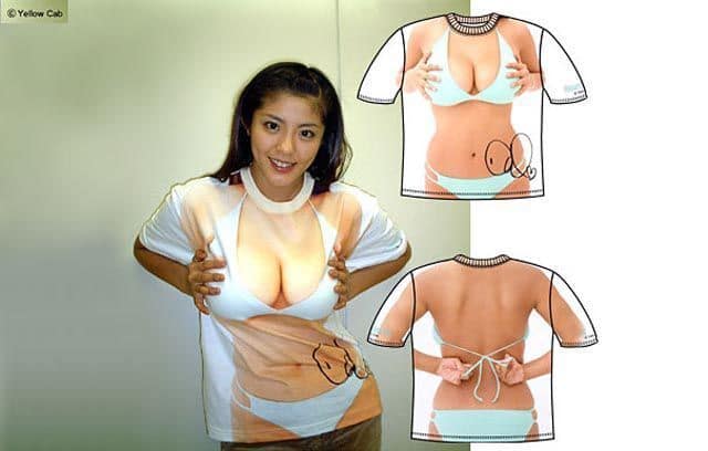 японка в футболке
