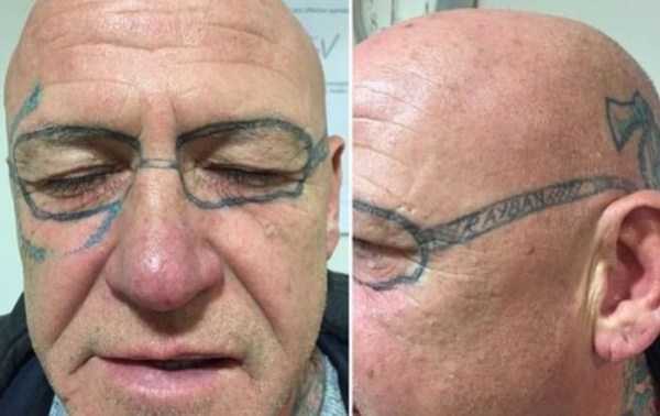 мужчина с татуировкой очков на лице