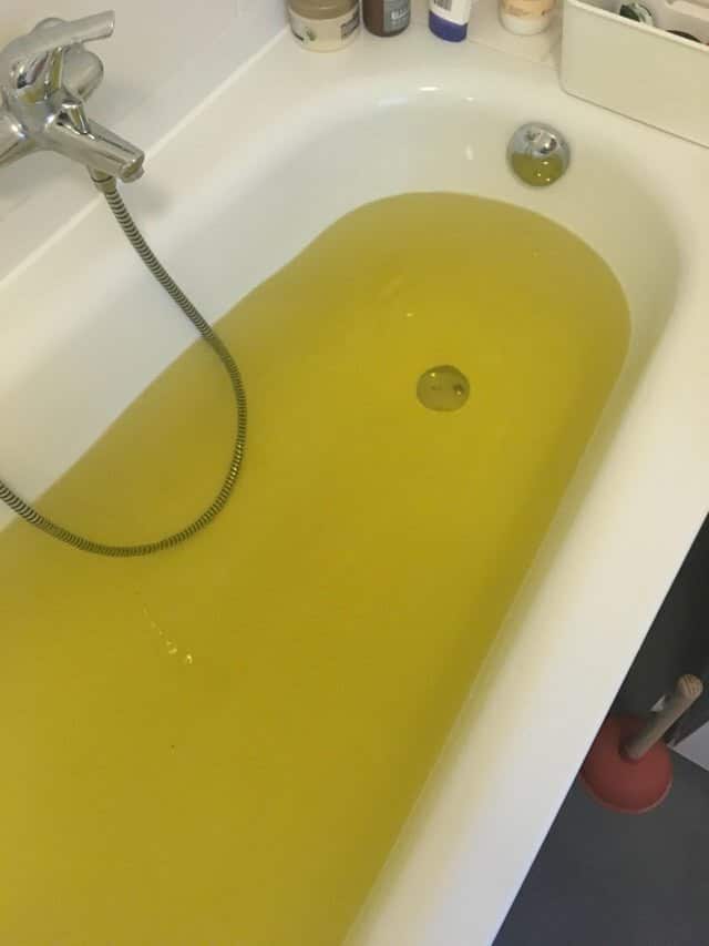 11. Создатели желтой соли для ванны не подумали, на что это будет похоже Горе дизайнеры, ляпы, неудачный дизайн, плохой дизайн, смешно, фэйлы, юмор