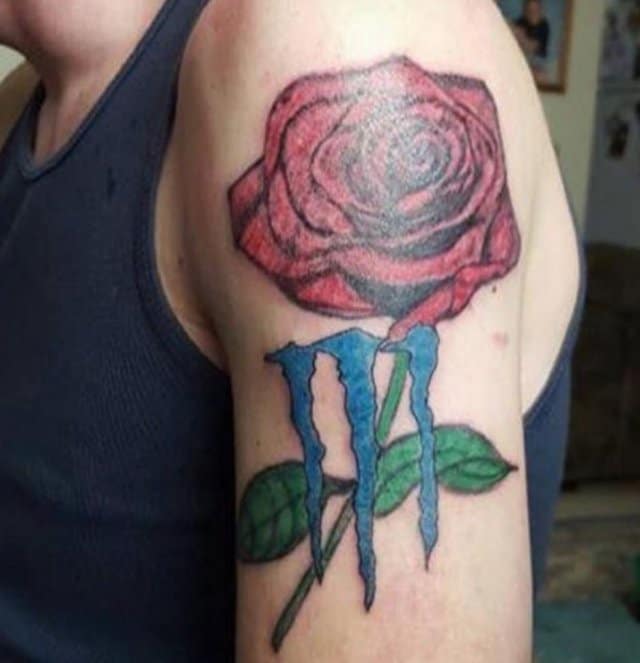 тату розы на плече