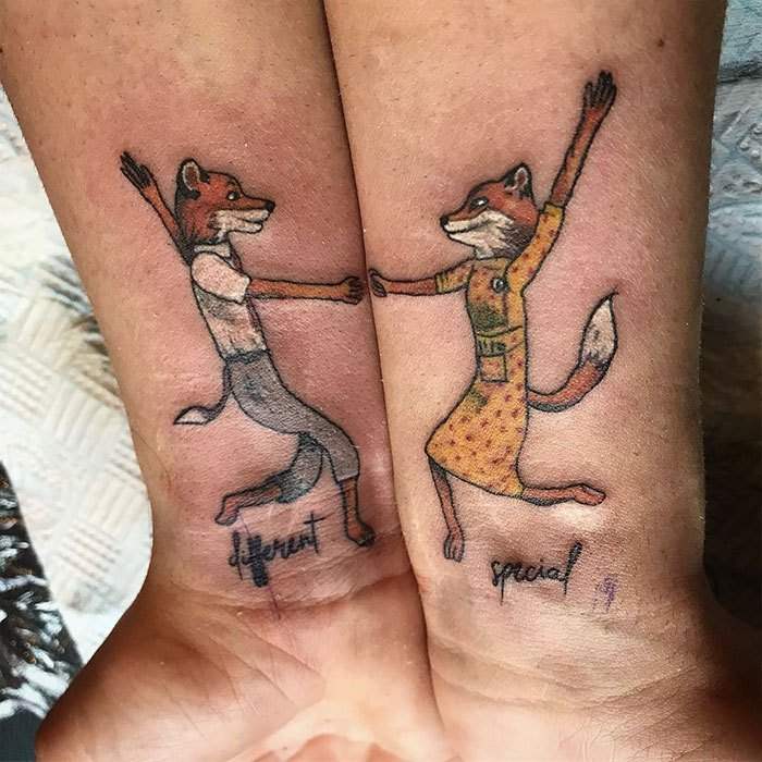 парные тату танцующих лис