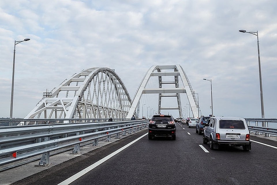 Антирекорд: Лихач проехал по Крымскому мосту со скоростью 195 километров в час авто и мото,автоновости,Россия