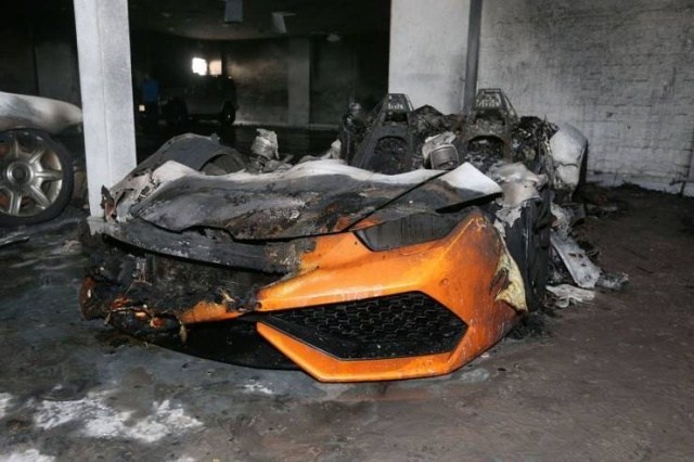 сгоревшая машина
