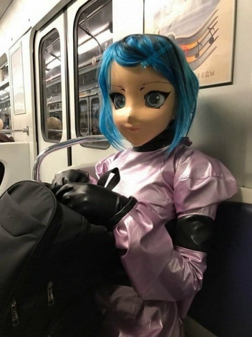 Странные и необычные пассажиры в метро (23 фото)