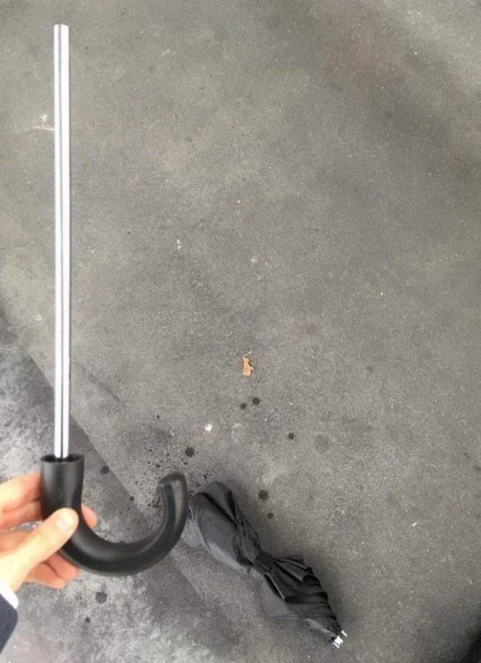 сломанный зонт