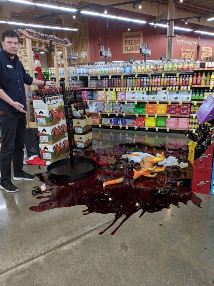 разлитое вино в супермаркете